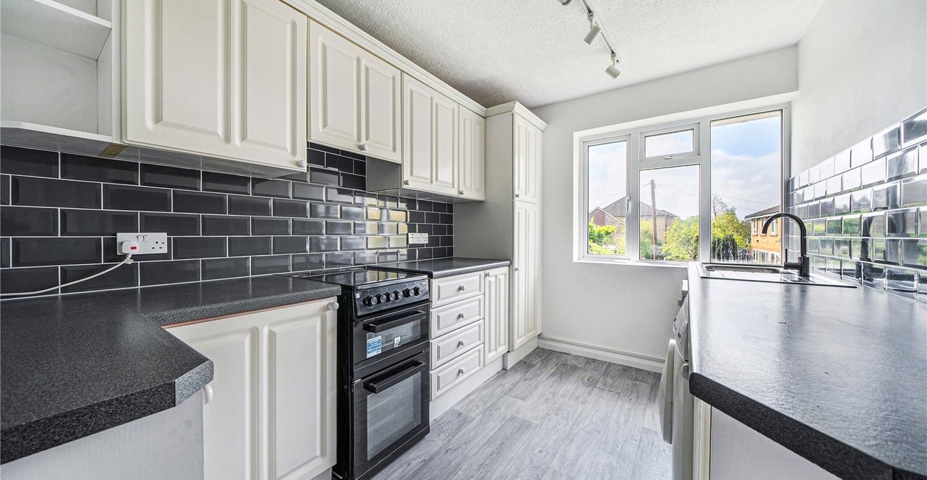 2 bedroom property for sale in London | Robinson Jackson