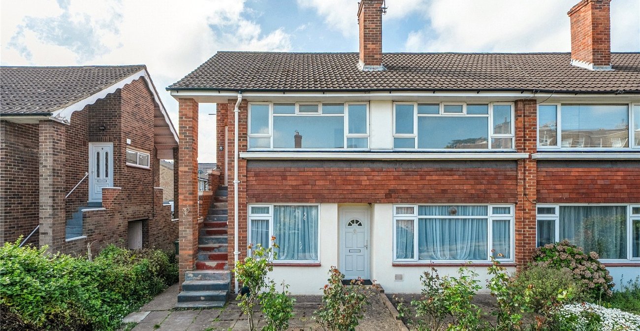 2 bedroom property for sale in London | Robinson Jackson