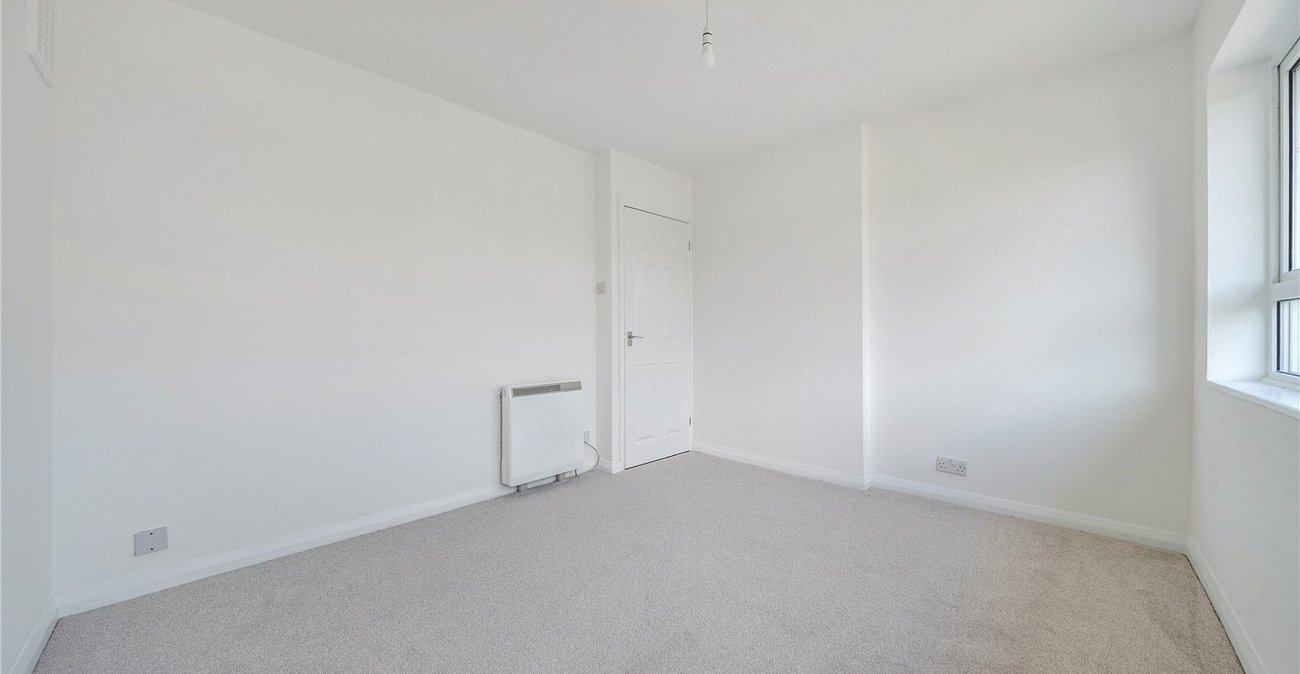 2 bedroom property for sale in London | Robinson Jackson