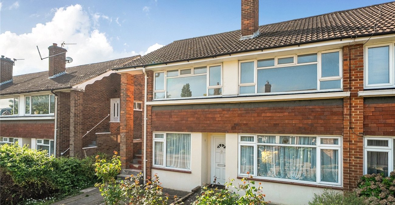 2 bedroom property for sale in London | Robinson Jackson