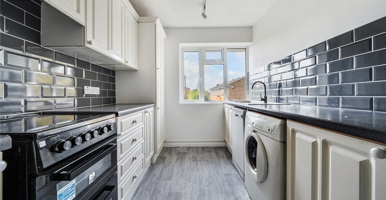 2 bedroom property for sale in London | Robinson Jackson