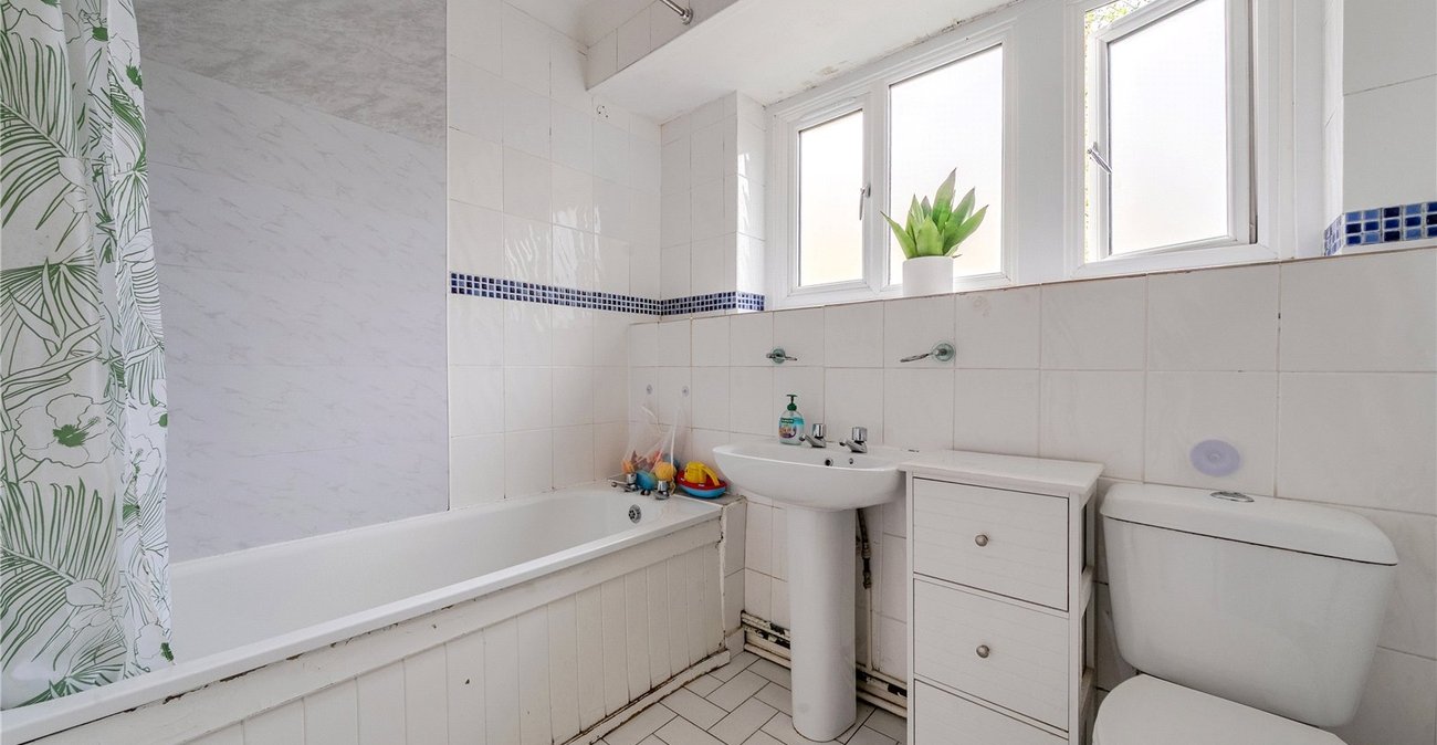 3 bedroom property for sale in 8 Crystal Palace Park Road | Robinson Jackson