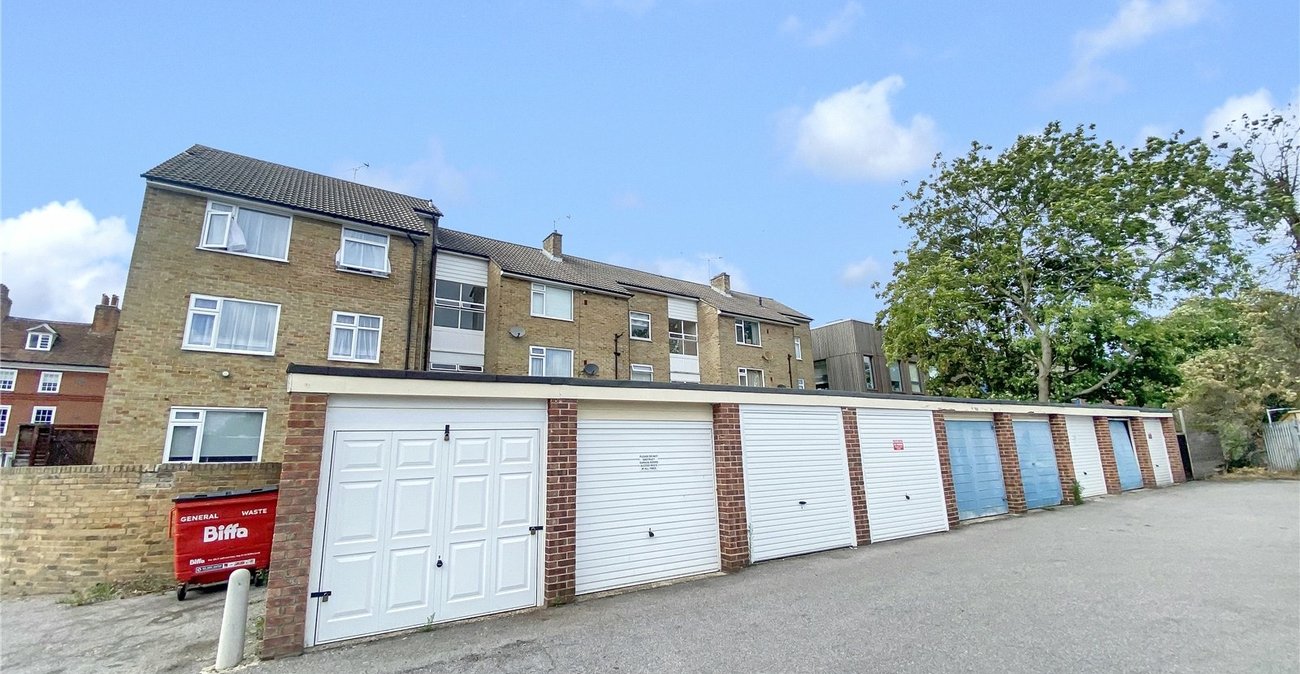 2 bedroom property for sale in Sidcup | Robinson Jackson