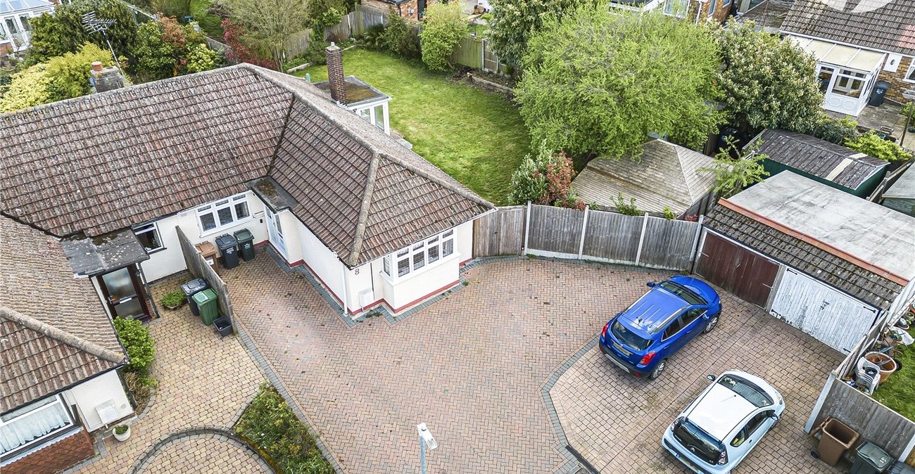 2 bedroom bungalow for sale in Swanscombe | Robinson Jackson