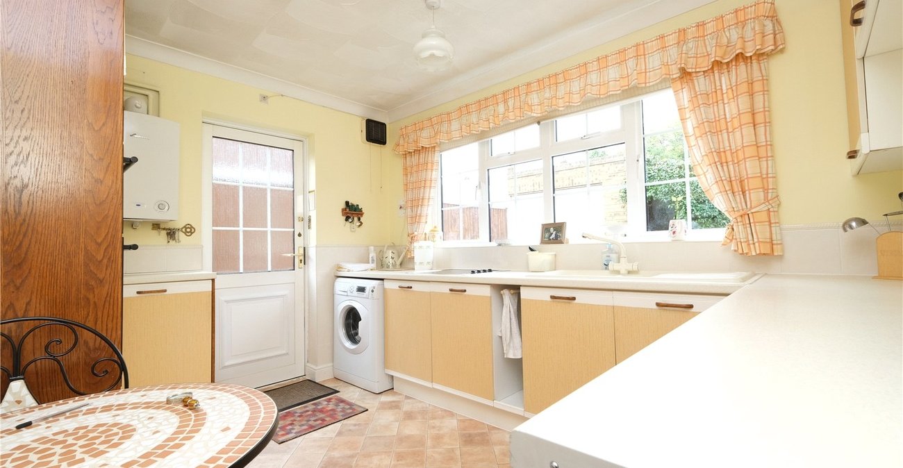 4 bedroom bungalow for sale in Swanscombe | Robinson Jackson