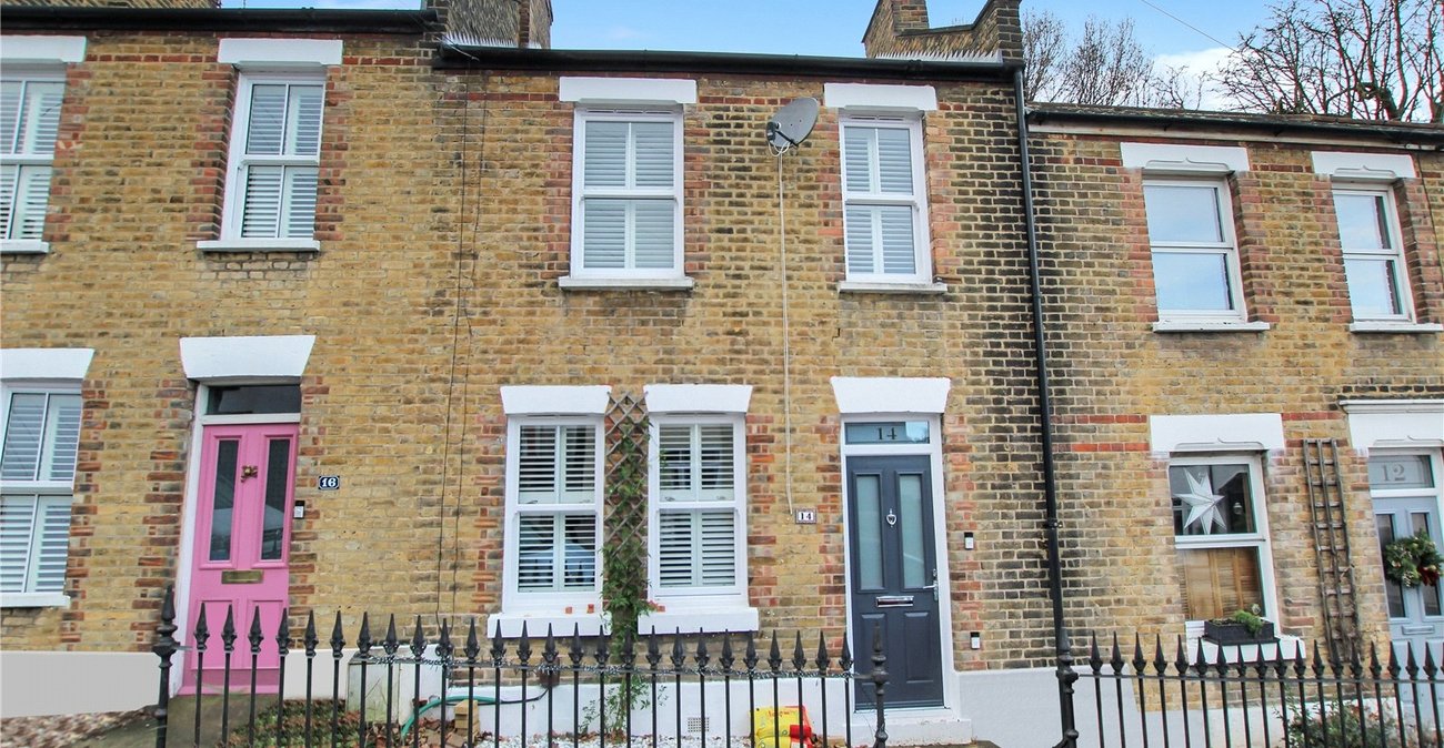 2 bedroom house for sale in Shooters Hill | Robinson Jackson