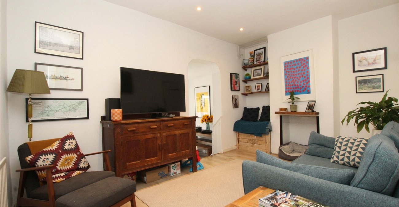 2 bedroom house for sale in Shooters Hill | Robinson Jackson