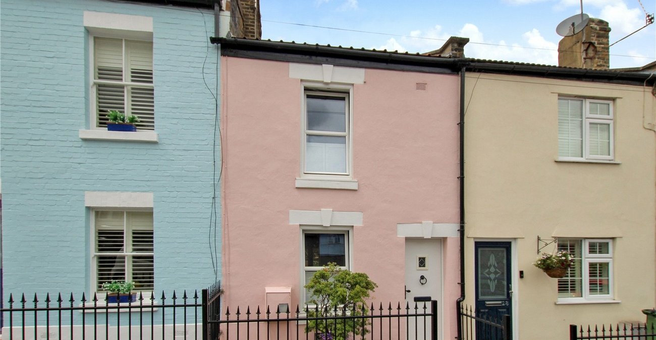 2 bedroom house for sale in Shooters Hill | Robinson Jackson