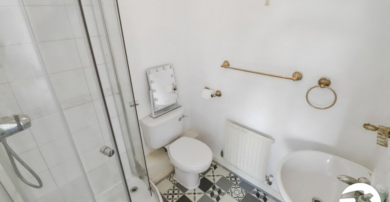 4 bedroom property for sale in London | Robinson Jackson