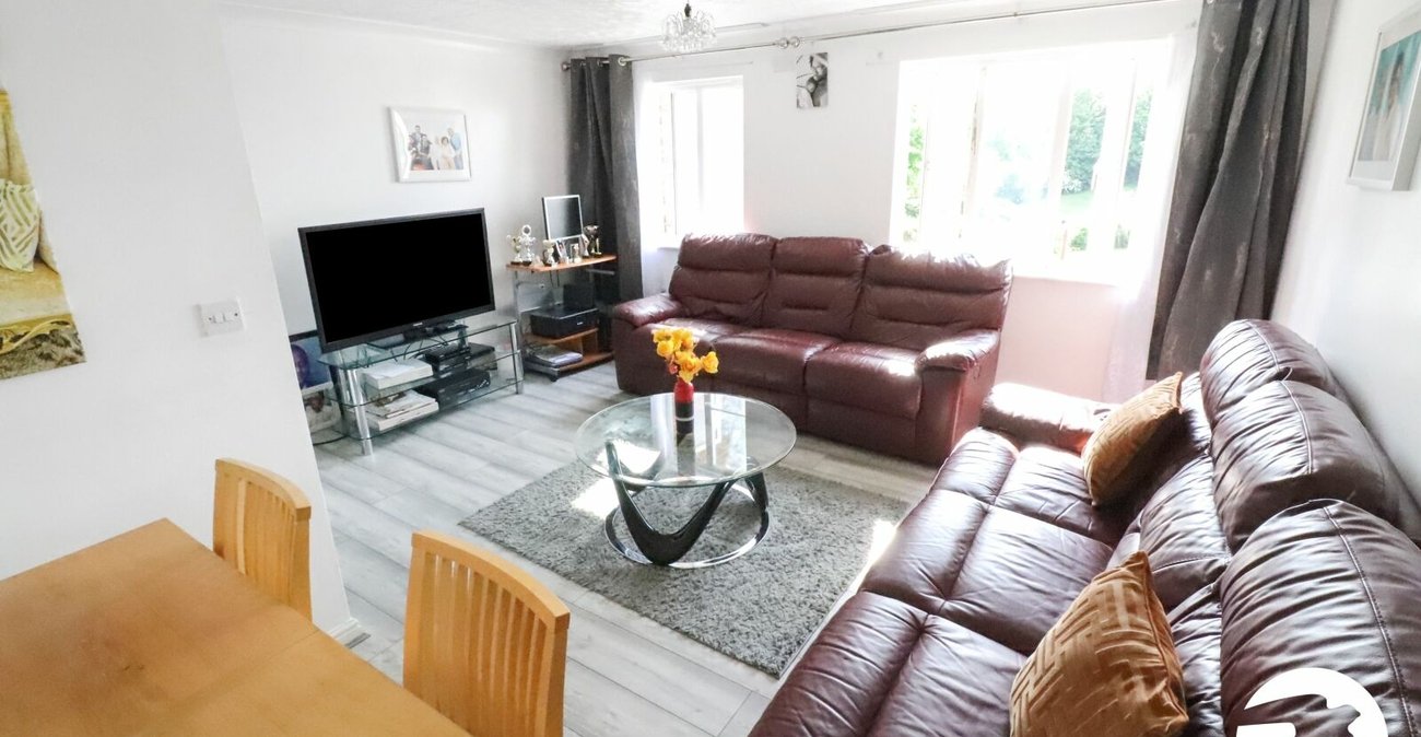 4 bedroom property for sale in London | Robinson Jackson