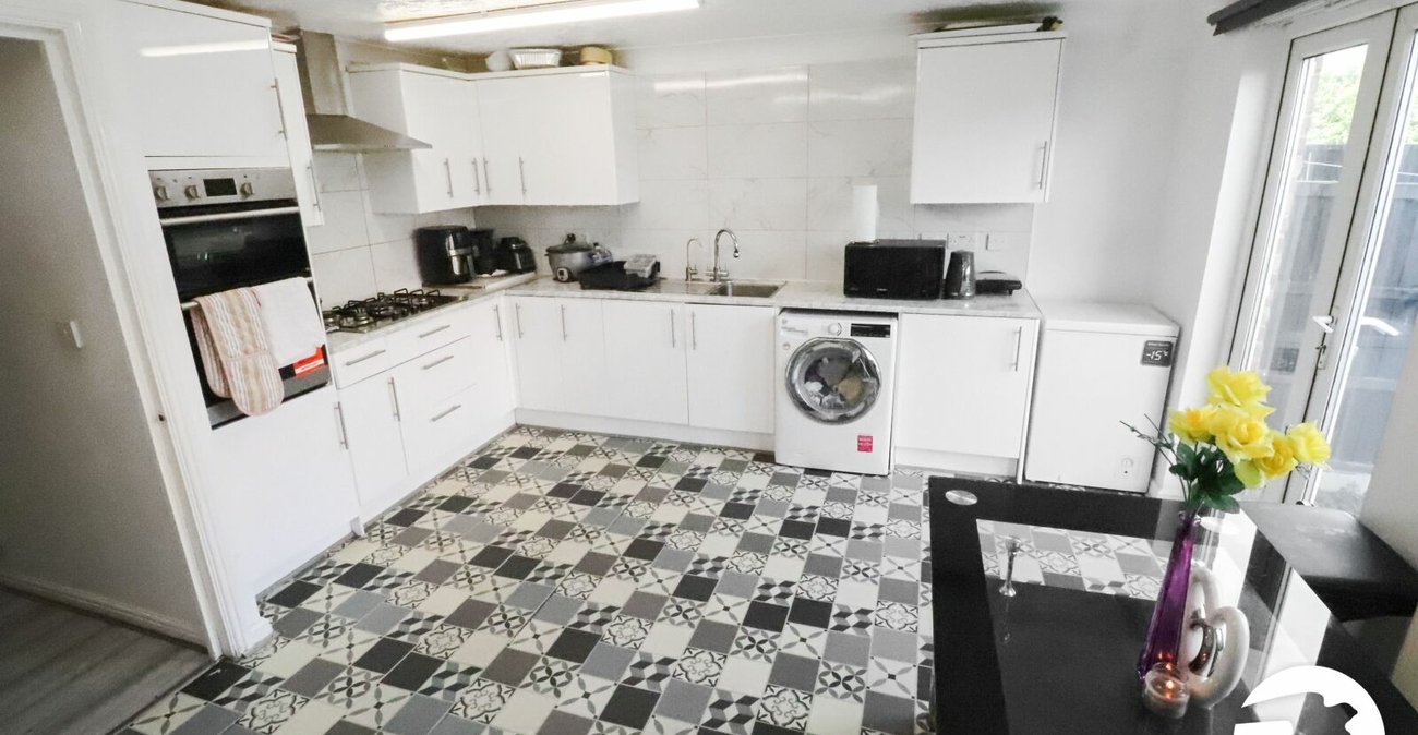 4 bedroom property for sale in London | Robinson Jackson