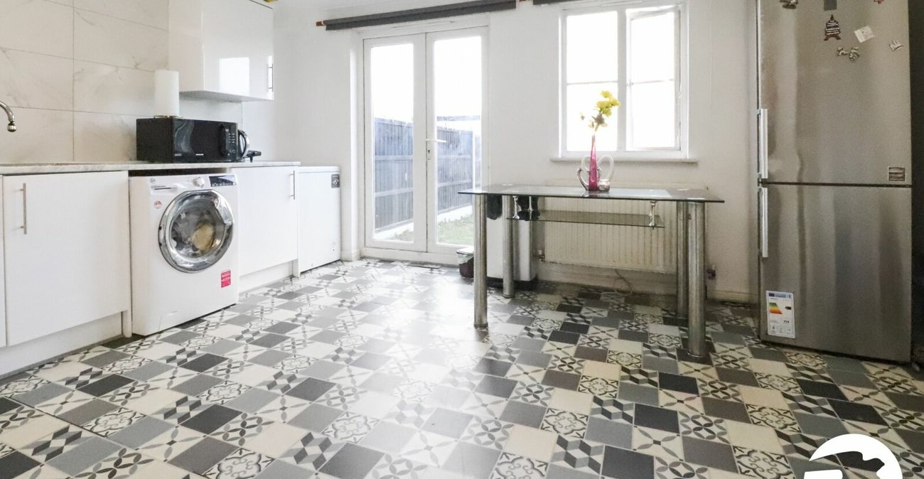 4 bedroom property for sale in London | Robinson Jackson