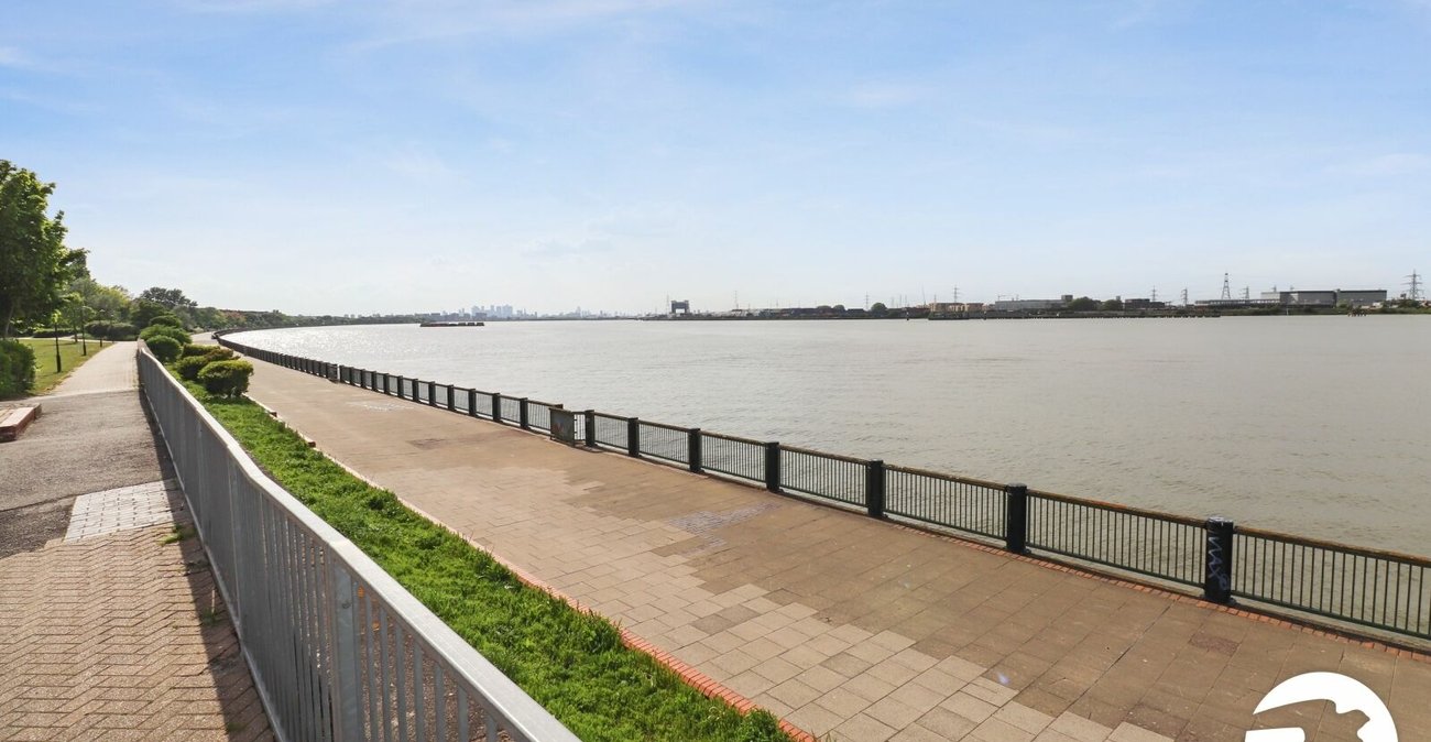 4 bedroom property for sale in London | Robinson Jackson