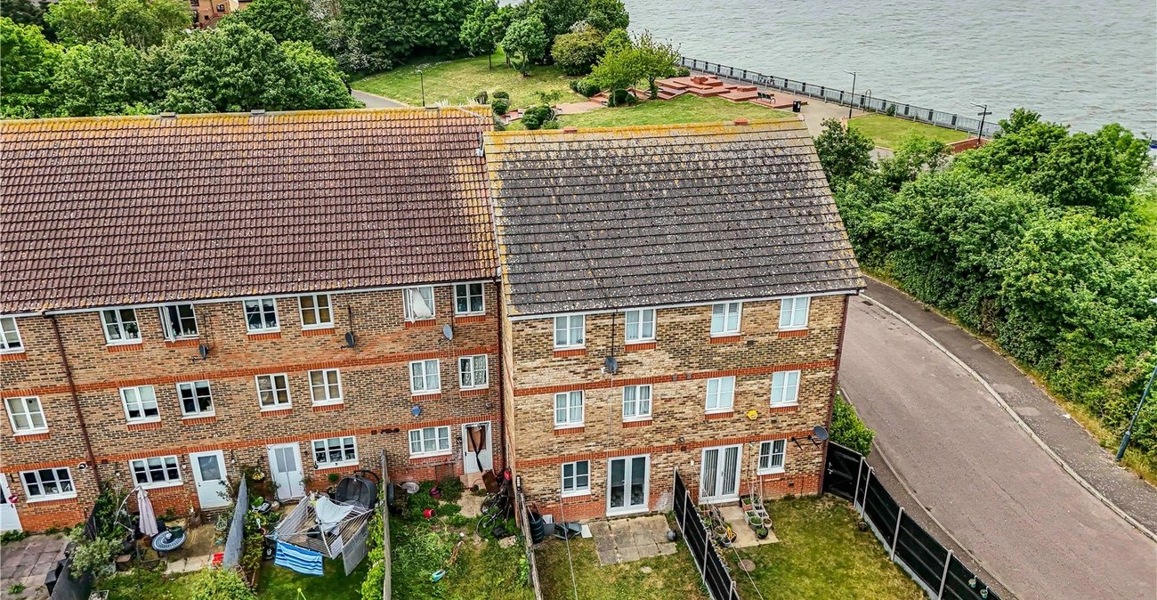 4 bedroom property for sale in London | Robinson Jackson