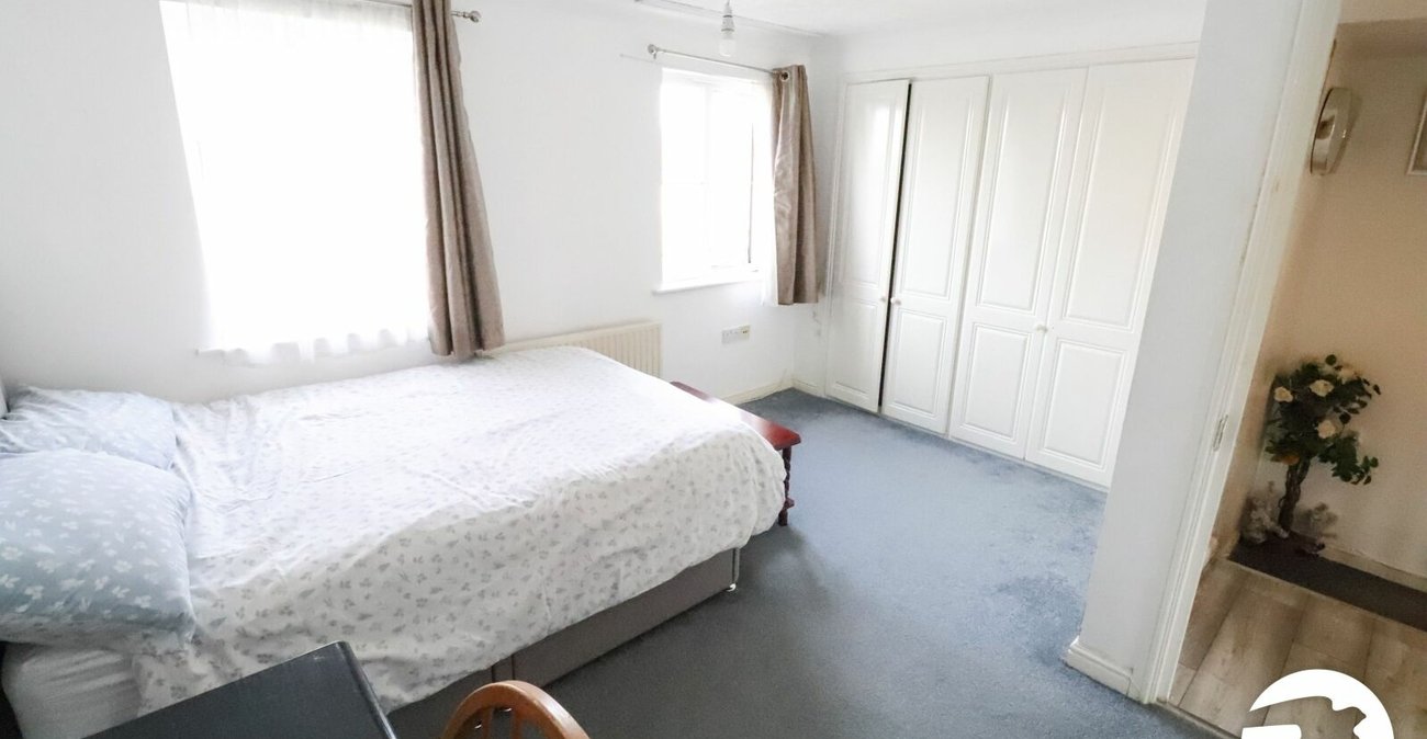 4 bedroom property for sale in London | Robinson Jackson