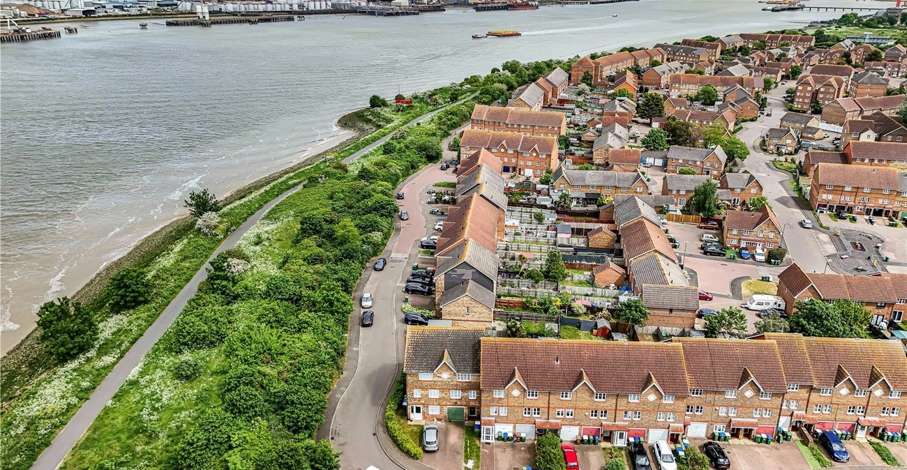 4 bedroom property for sale in London | Robinson Jackson