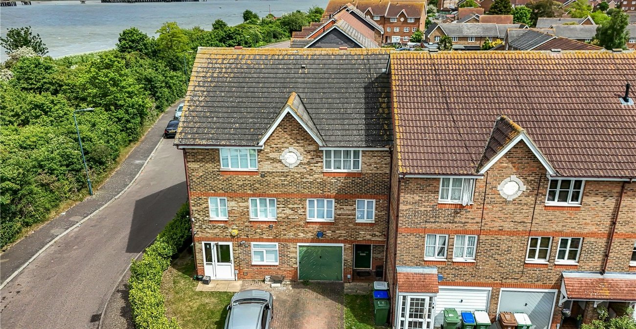 4 bedroom property for sale in London | Robinson Jackson