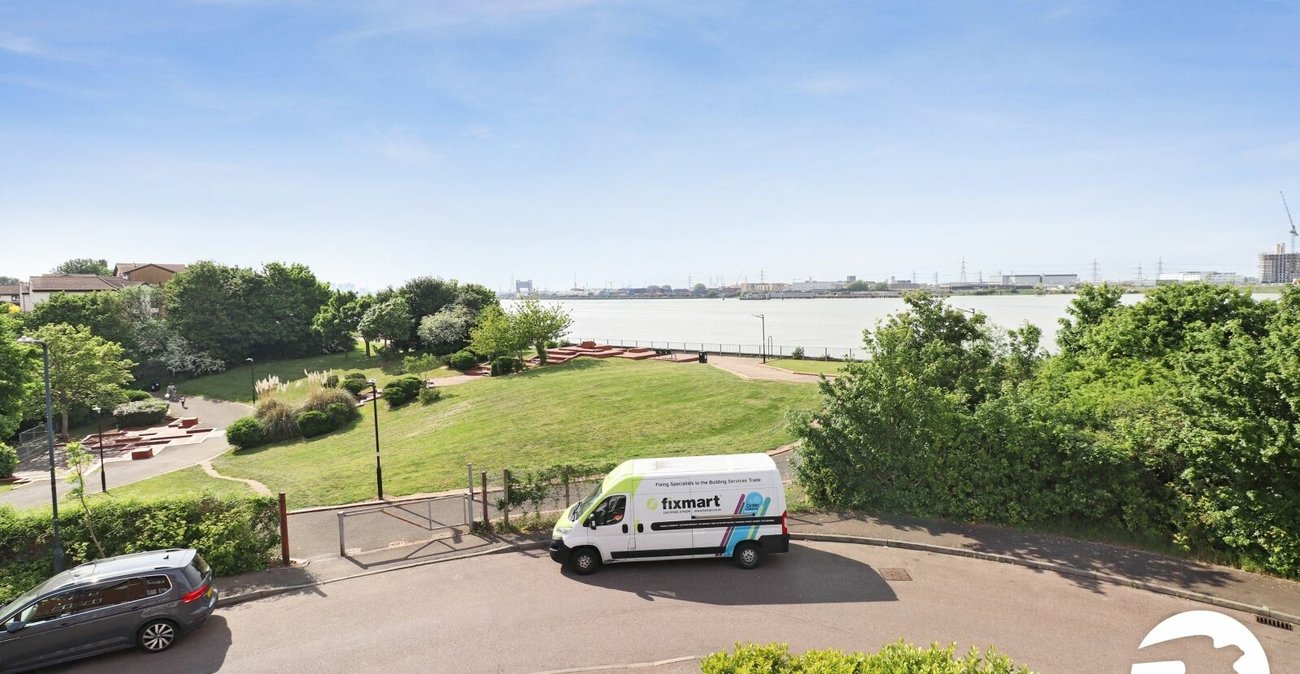 4 bedroom property for sale in London | Robinson Jackson