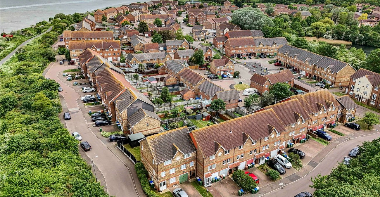 4 bedroom property for sale in London | Robinson Jackson