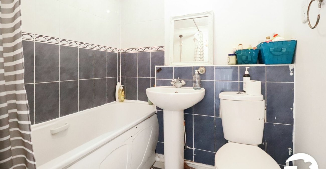 4 bedroom property for sale in London | Robinson Jackson