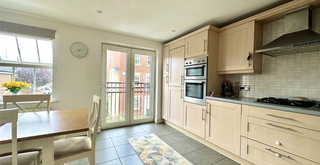 3 bedroom property for sale in Greenhithe | Robinson Jackson