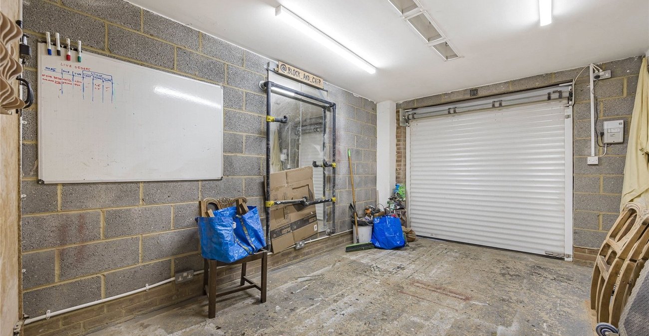 2 bedroom property for sale in Greenhithe | Robinson Jackson