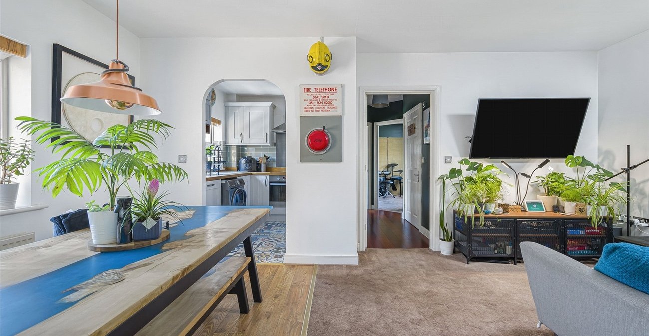 2 bedroom property for sale in Greenhithe | Robinson Jackson