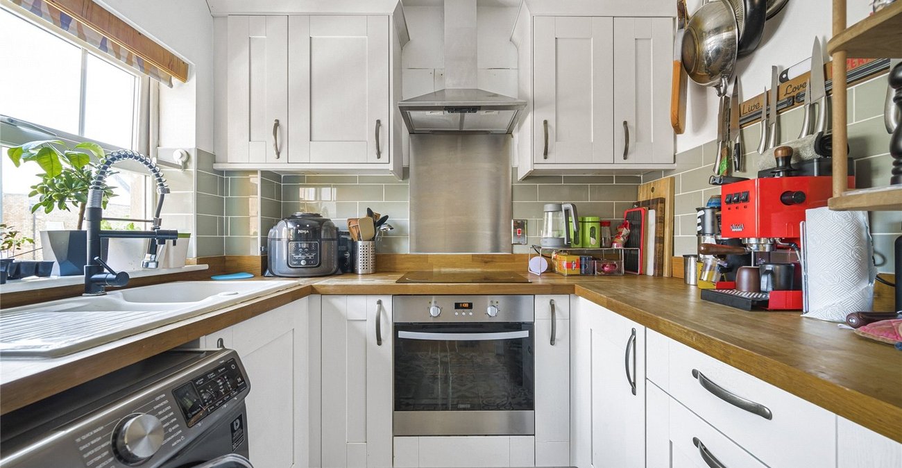 2 bedroom property for sale in Greenhithe | Robinson Jackson