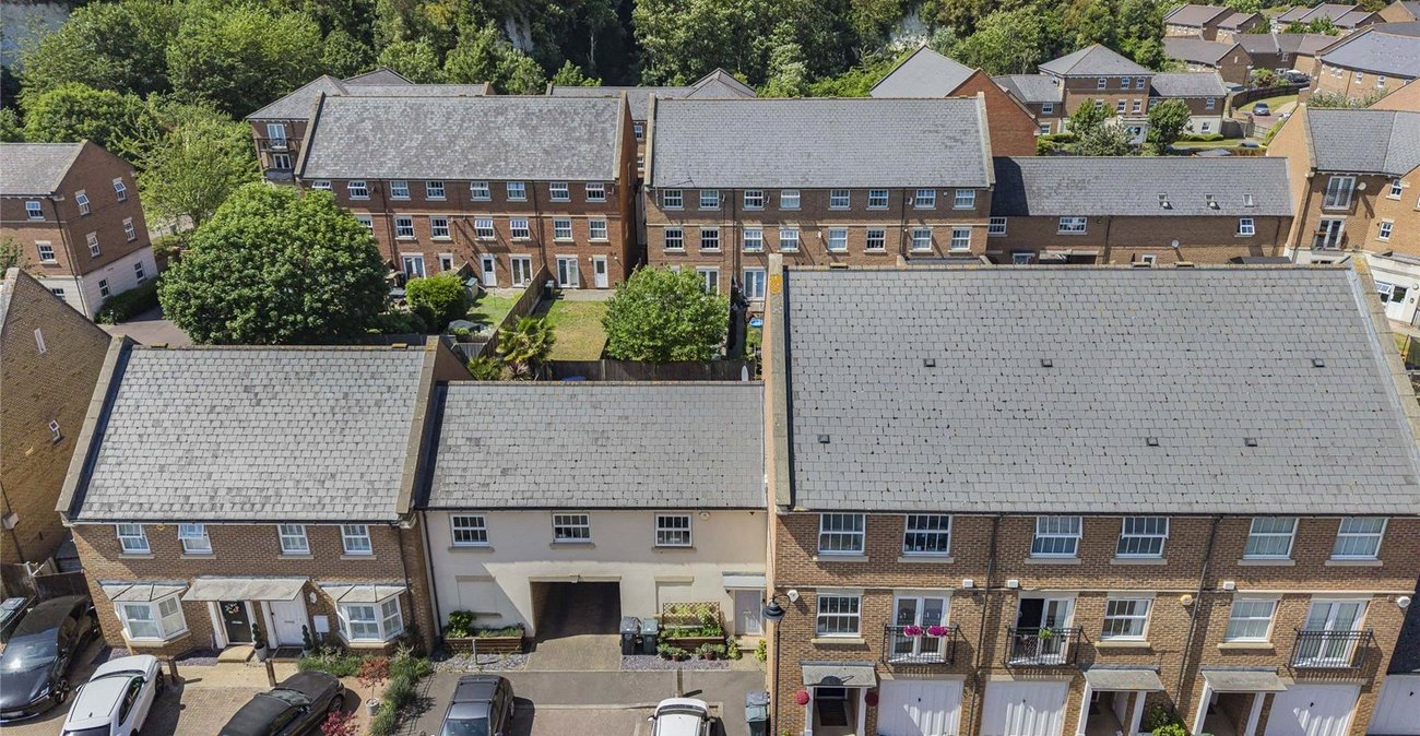 2 bedroom property for sale in Greenhithe | Robinson Jackson