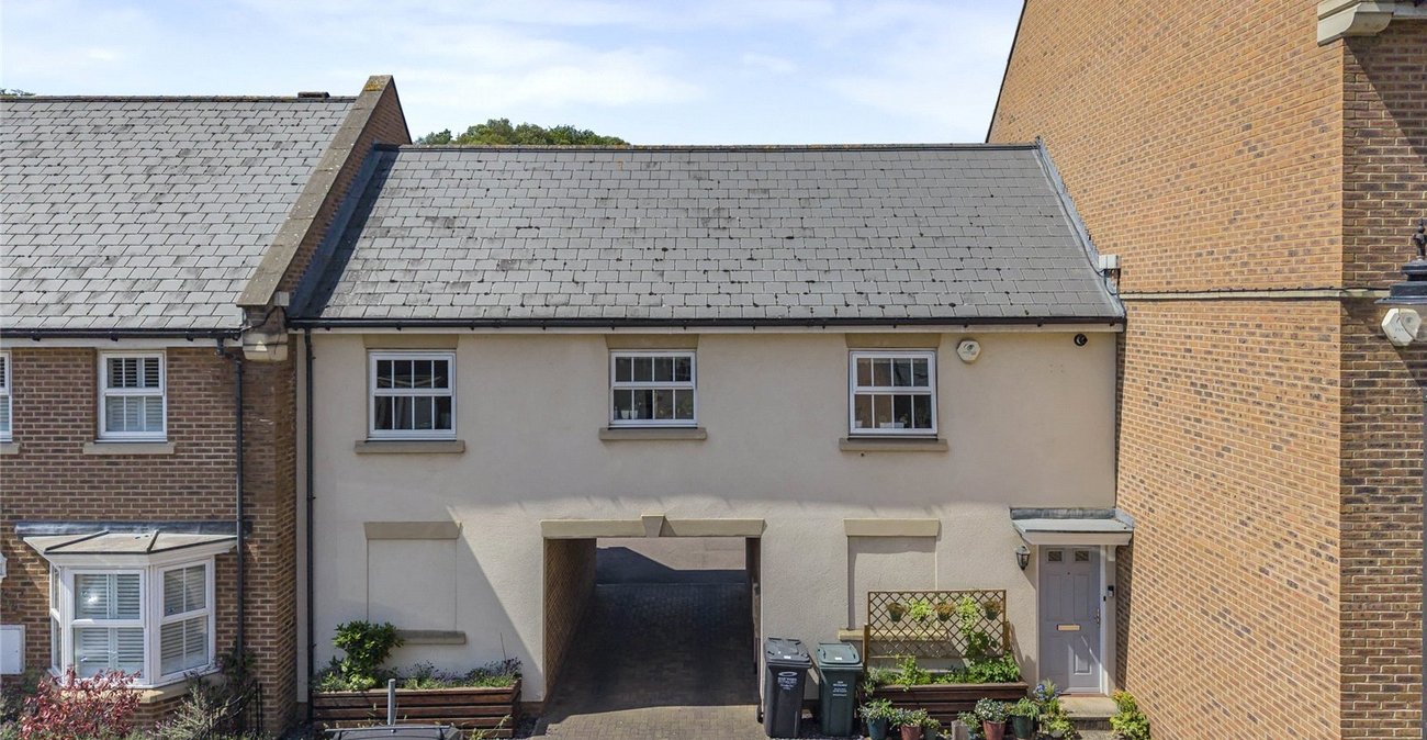 2 bedroom property for sale in Greenhithe | Robinson Jackson