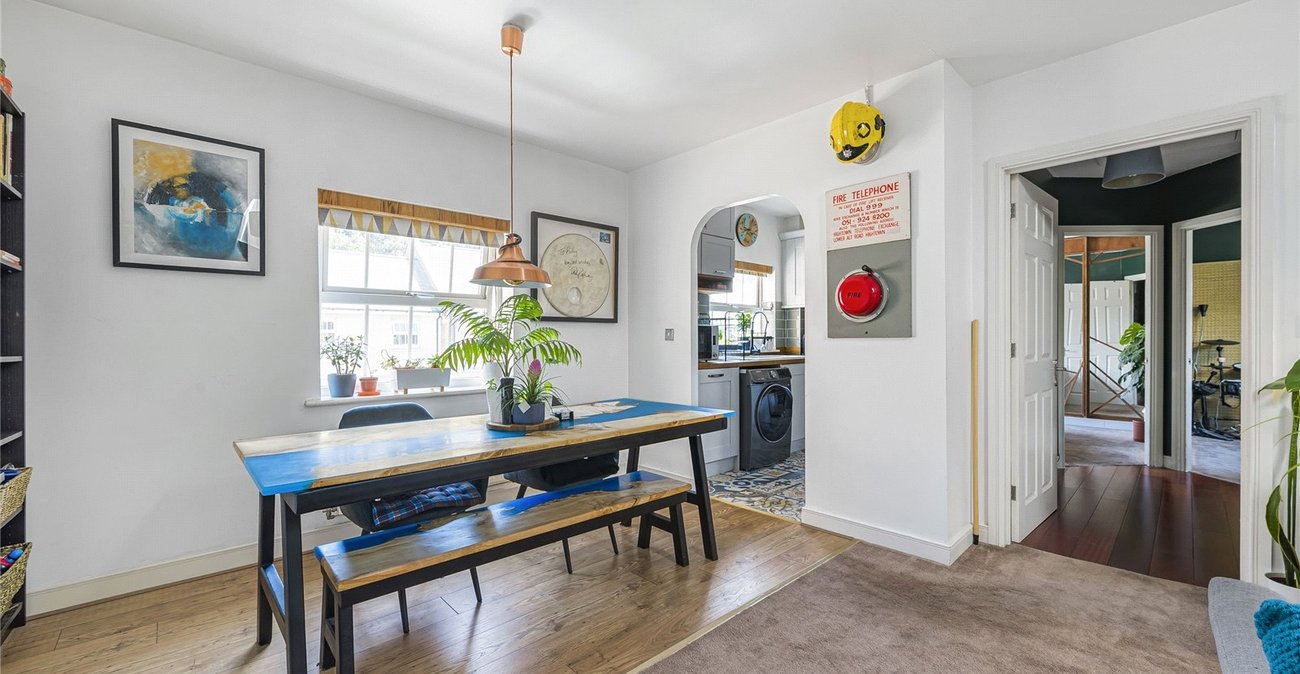 2 bedroom property for sale in Greenhithe | Robinson Jackson