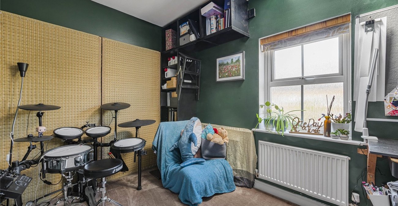 2 bedroom property for sale in Greenhithe | Robinson Jackson