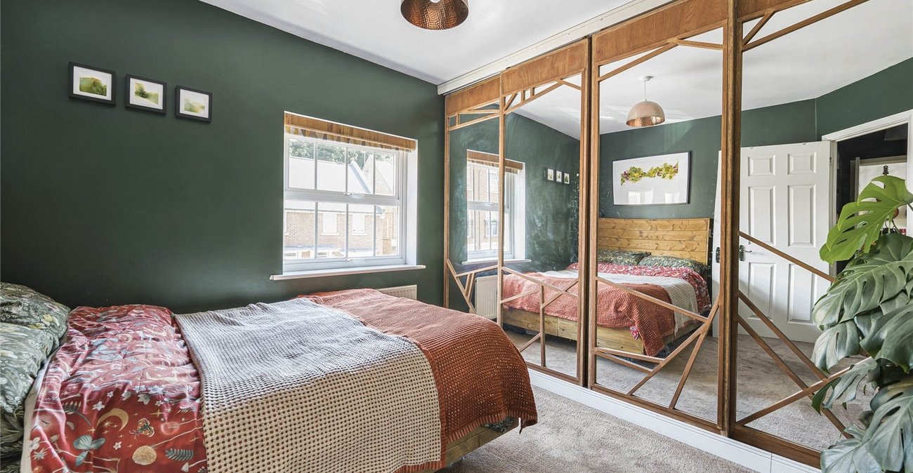 2 bedroom property for sale in Greenhithe | Robinson Jackson