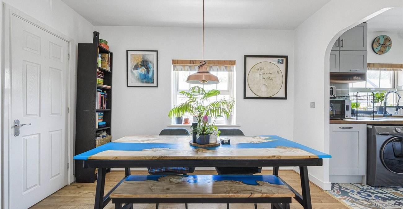 2 bedroom property for sale in Greenhithe | Robinson Jackson