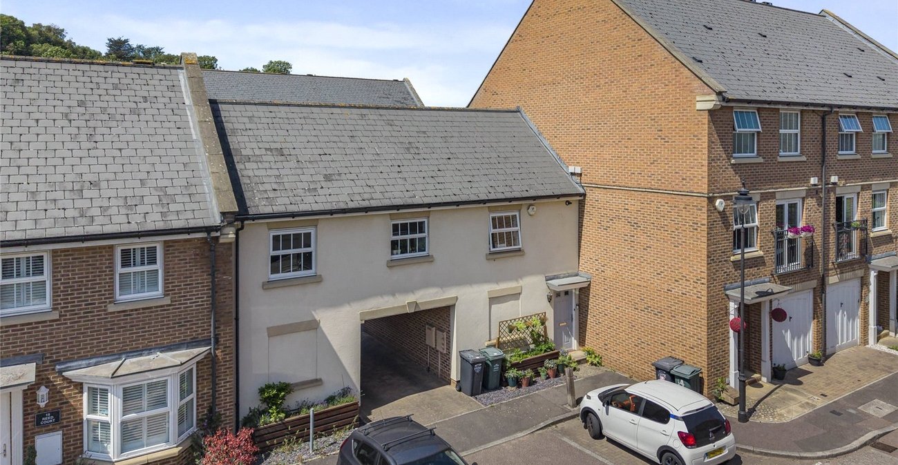 2 bedroom property for sale in Greenhithe | Robinson Jackson
