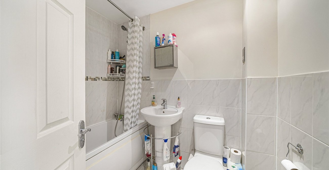 3 bedroom house for sale in Greenhithe | Robinson Jackson