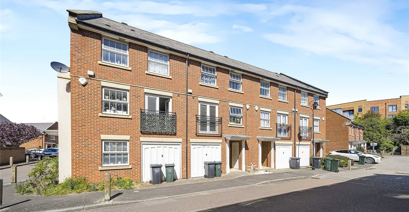 3 bedroom house for sale in Greenhithe | Robinson Jackson