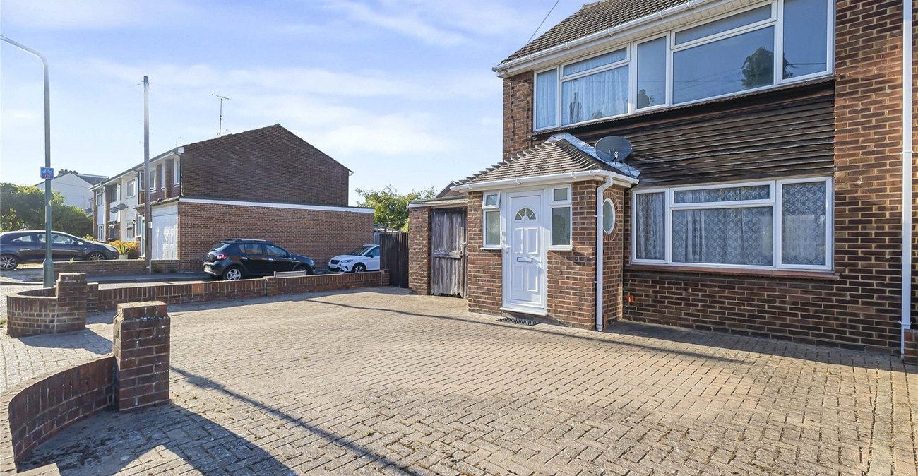 3 bedroom house for sale in Cliffe | Robinson Michael & Jackson