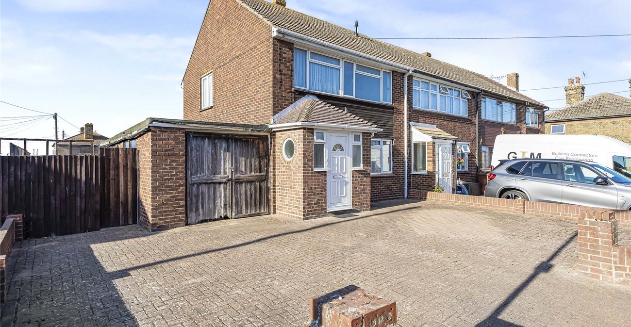 3 bedroom house for sale in Cliffe | Robinson Michael & Jackson