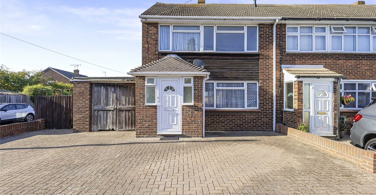 3 bedroom house for sale in Cliffe | Robinson Michael & Jackson