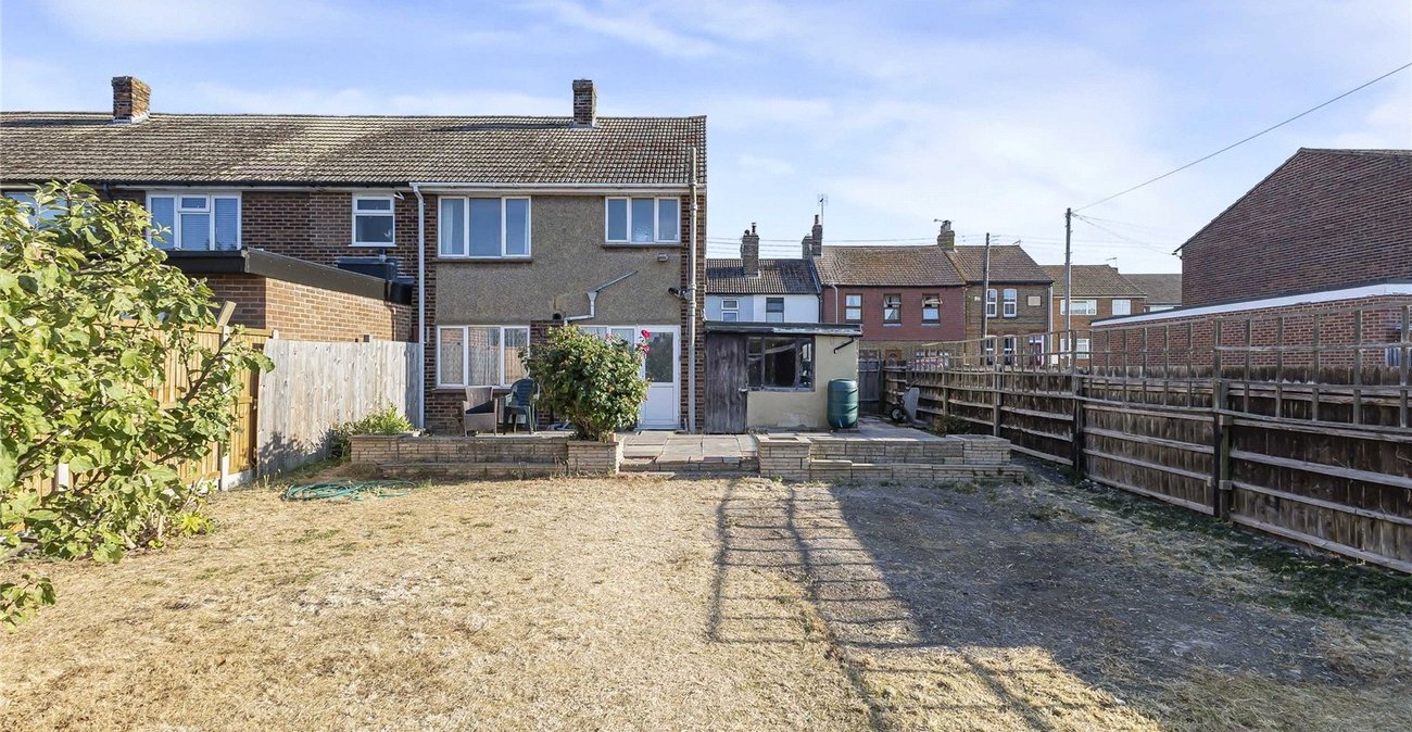 3 bedroom house for sale in Cliffe | Robinson Michael & Jackson