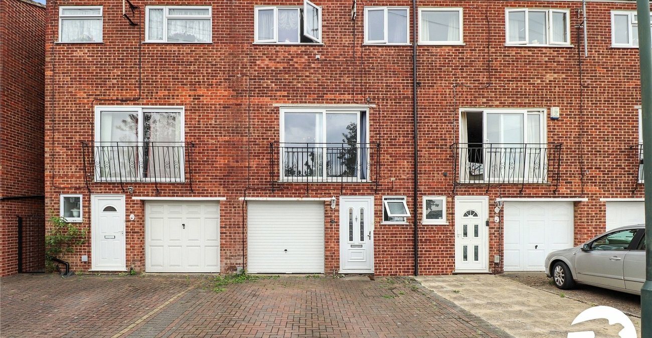 4 bedroom property for sale in Belvedere | Robinson Jackson
