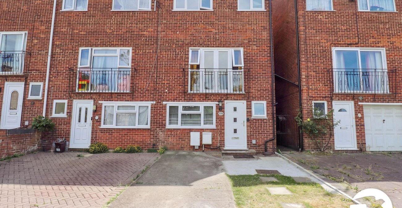 4 bedroom property for sale in Belvedere | Robinson Jackson
