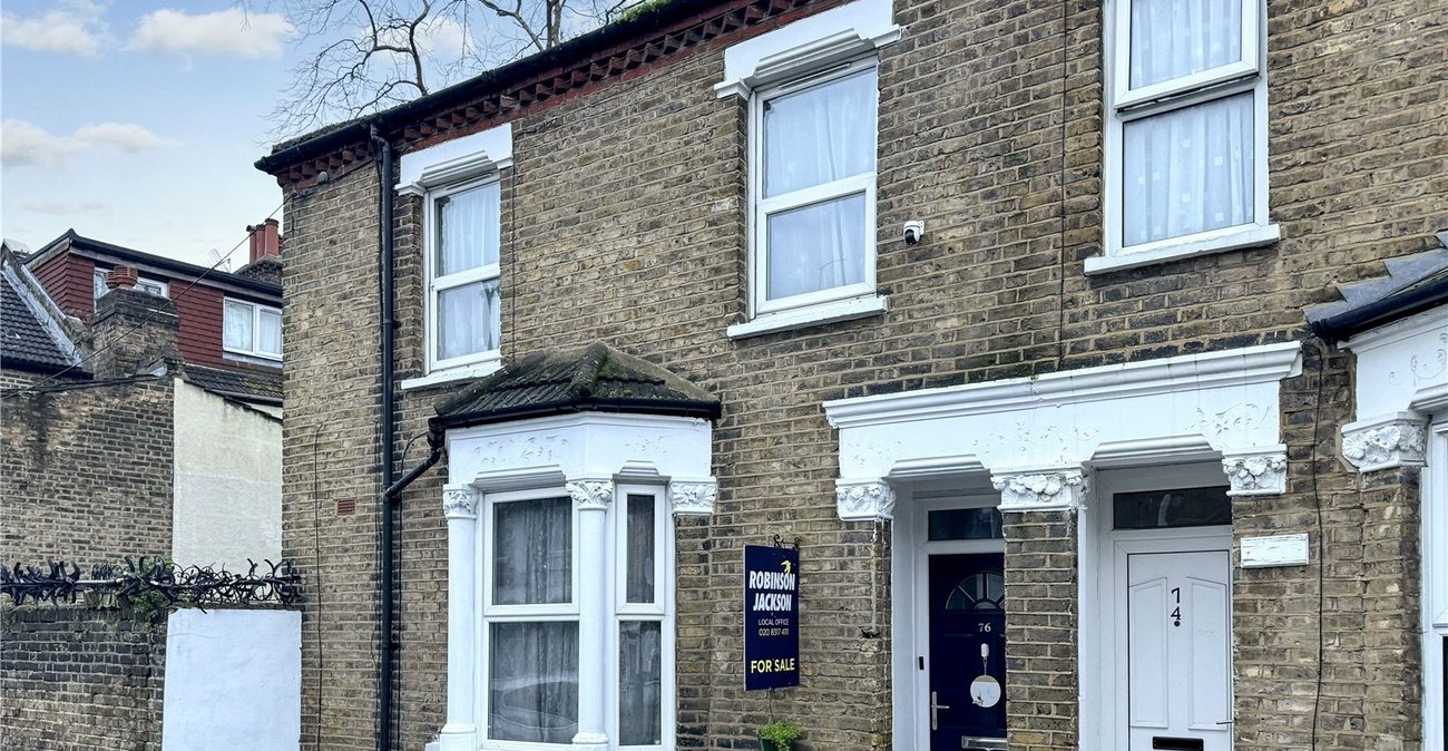 3 bedroom house for sale in London | Robinson Jackson