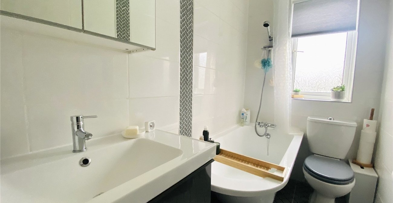 2 bedroom house for sale in Bromley | Robinson Jackson