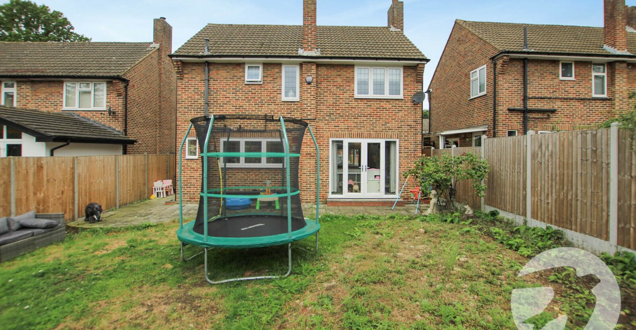 3 bedroom house for sale in London | Robinson Jackson