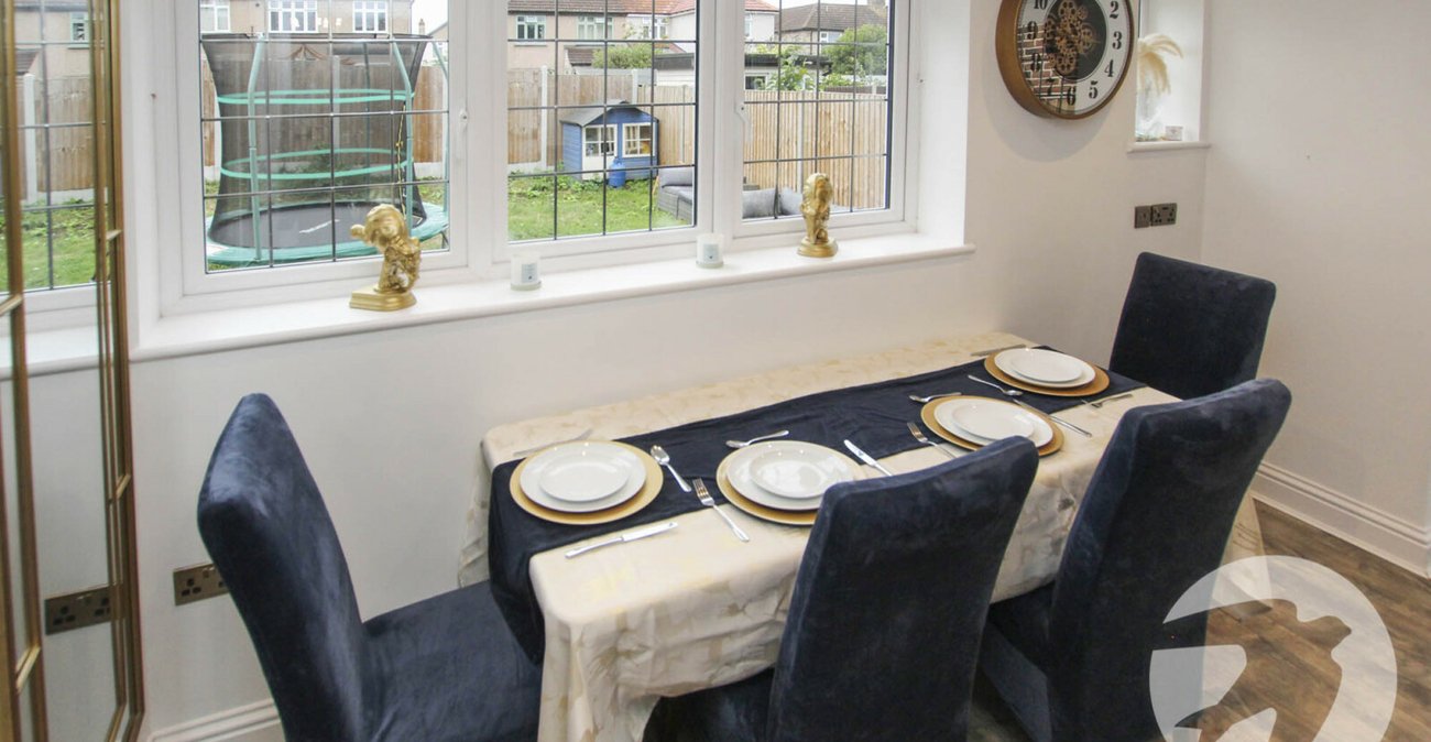 3 bedroom house for sale in London | Robinson Jackson