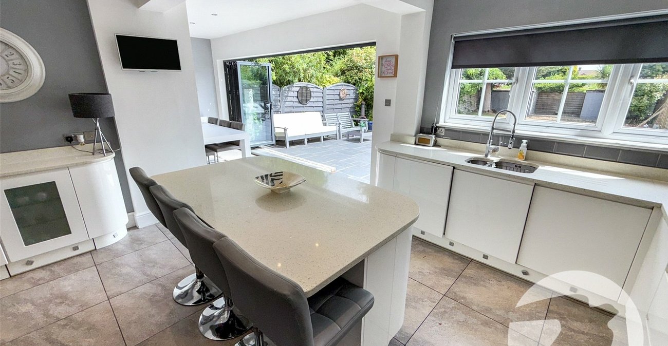 4 bedroom house for sale in Eltham Heights | Robinson Jackson