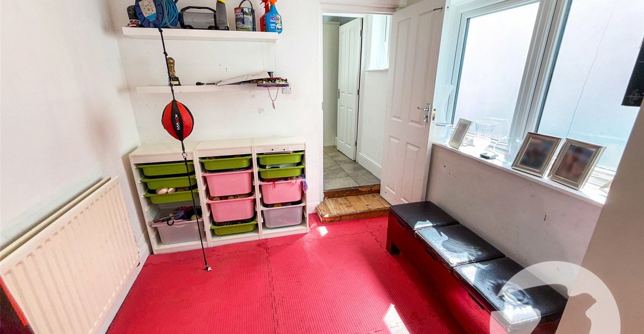 4 bedroom house for sale in Eltham Heights | Robinson Jackson