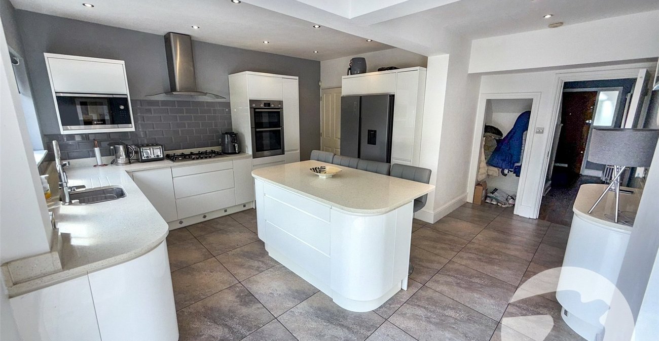 4 bedroom house for sale in Eltham Heights | Robinson Jackson